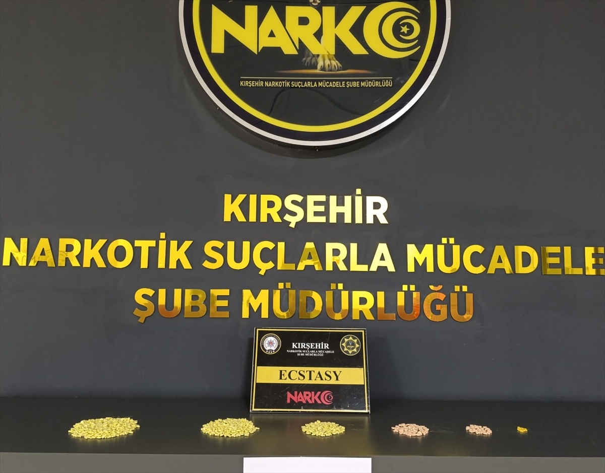 Kırşehir\'de Uyuşturucu Operasyonu: 695 Hap Ele Geçirildi