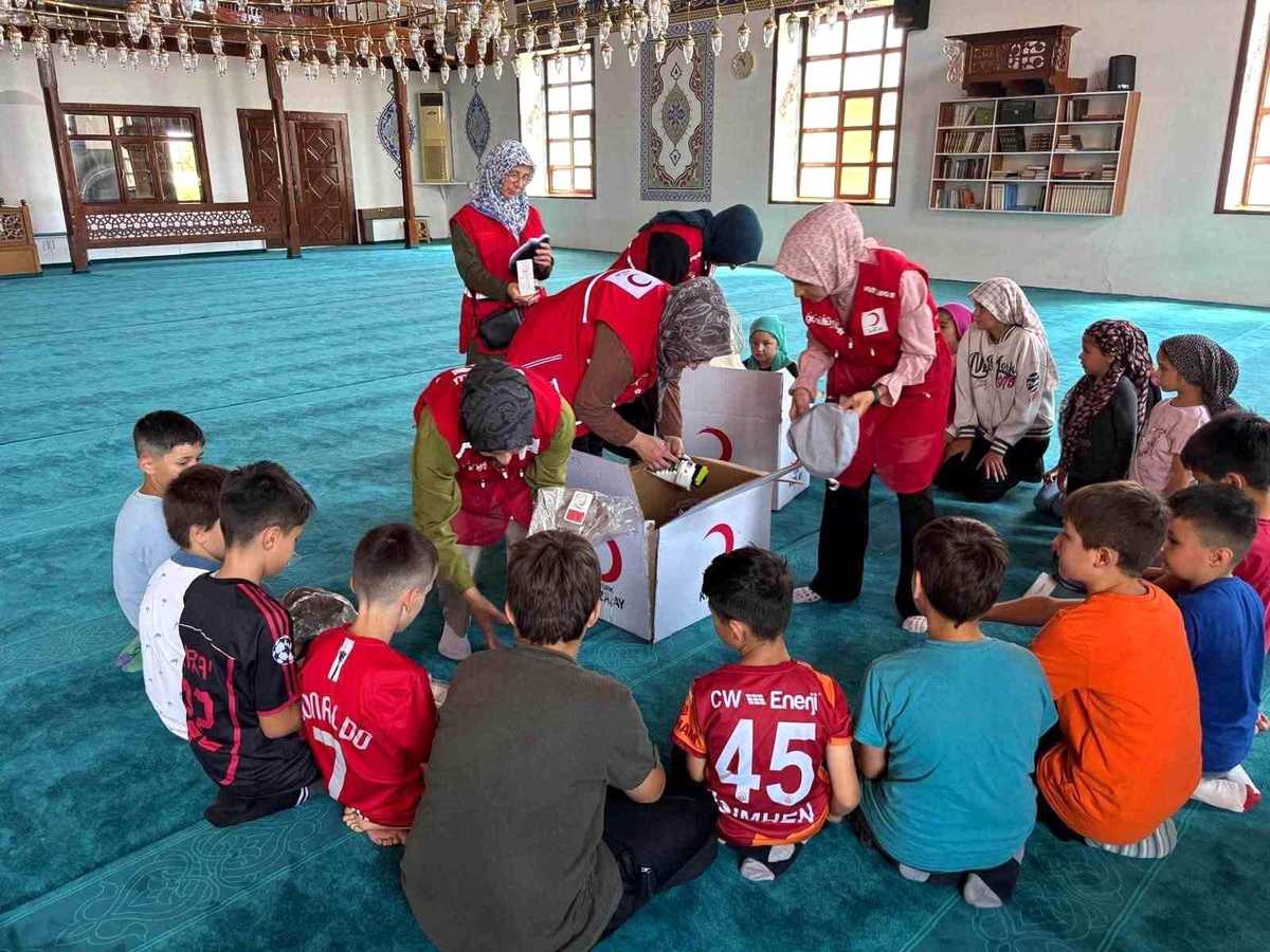 Kızılay\'dan Yaz Kur\'an Kursu Ziyareti