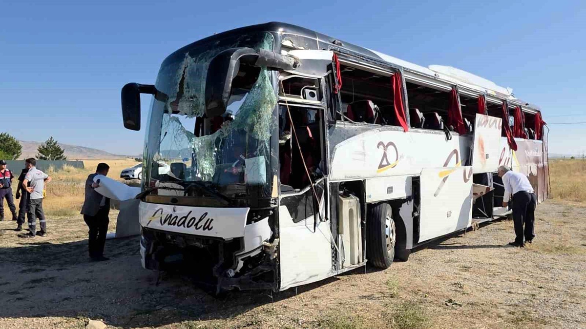 Kütahya\'da Trafik Kazası: 31 Yaralı
