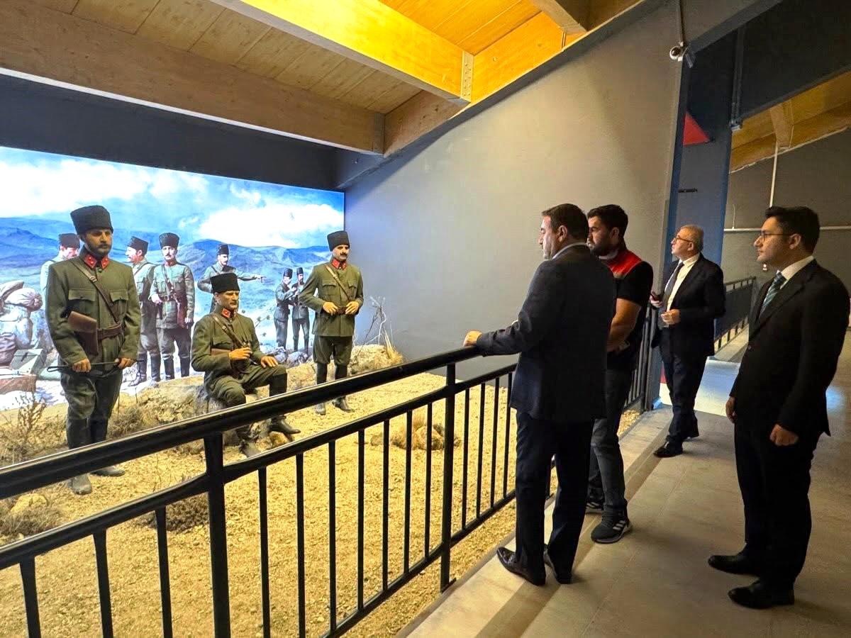 Kütahya Valisi Şehitlik ve Müzede İncelemelerde Bulundu