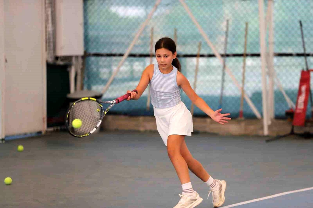 Menteşe'de &Uuml;cretsiz Tenis Kursları Başladı