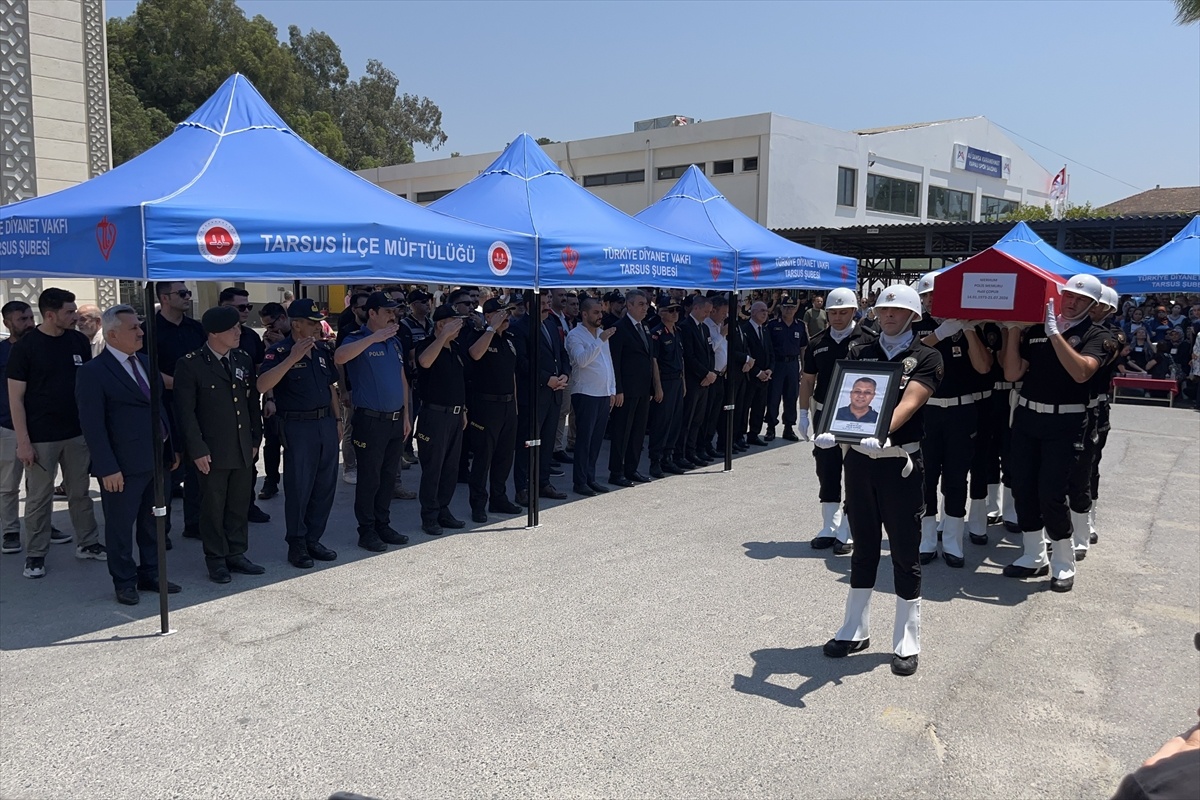 Mersin\'de Kalp Kriziyle Hayatını Kaybeden Polise Tören