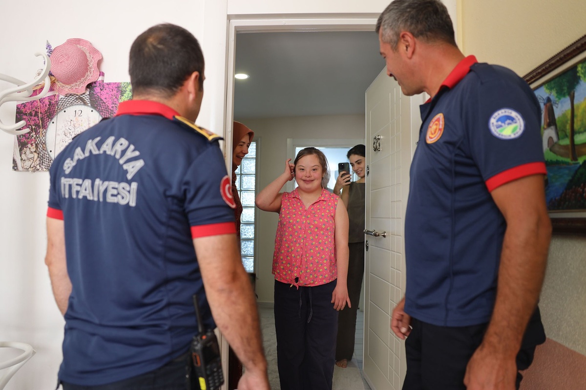 Down Sendromlu Genç Kıza İtfaiye Sürprizi