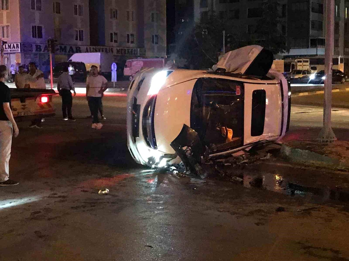 Konya\'da Trafik Kazası: 2 Yaralı