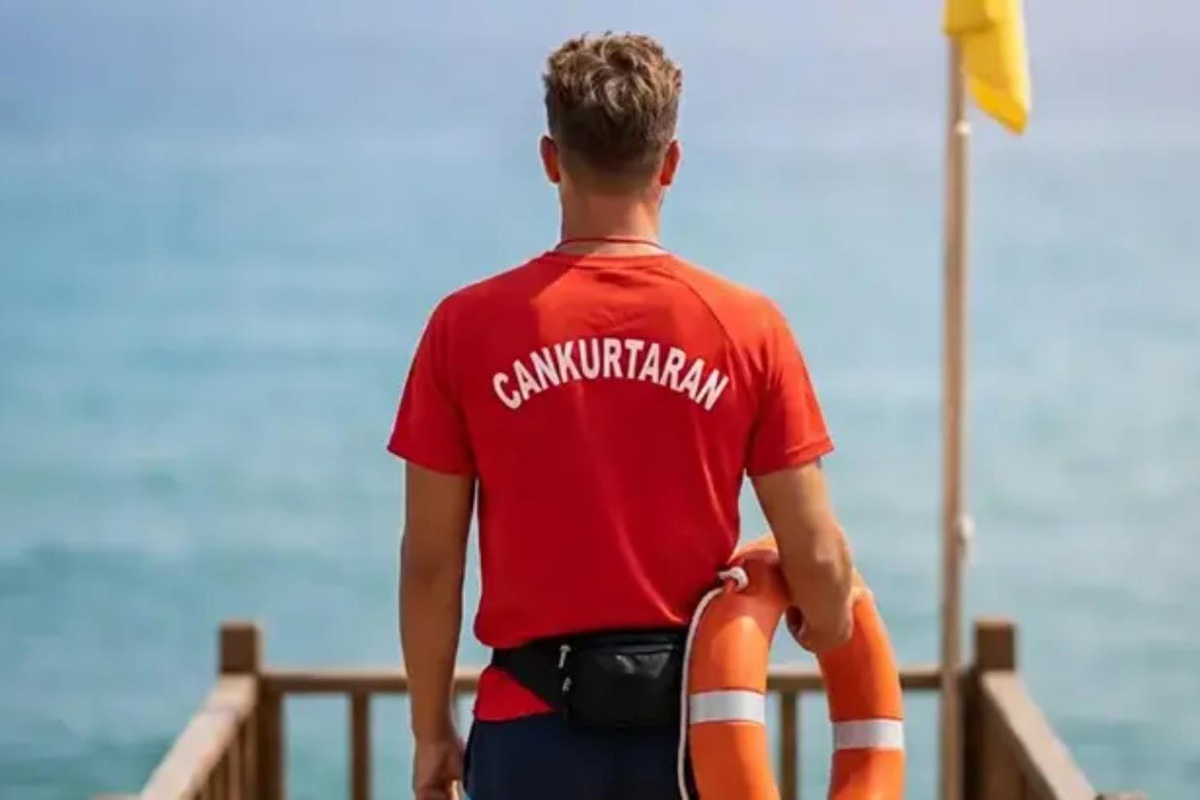 Cankurtaranlar kız arkadaşının hayatını kurtarırken bakın o ne yaptı