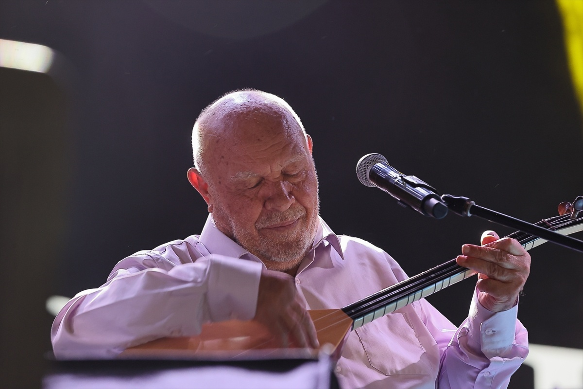 Musa Eroğlu, Çorum’da Coşkulu Bir Konser Verdi