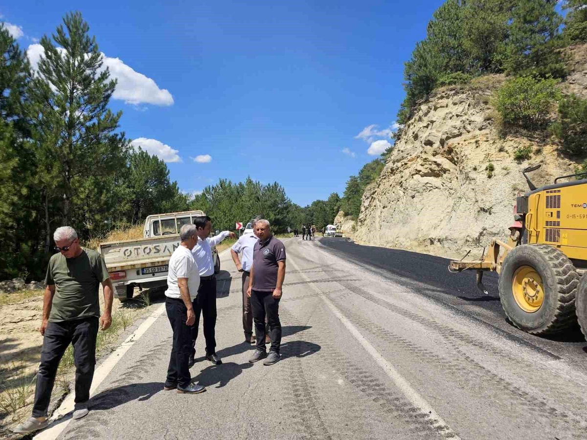 Şaphane\'de Yol Yapım Çalışmaları Devam Ediyor