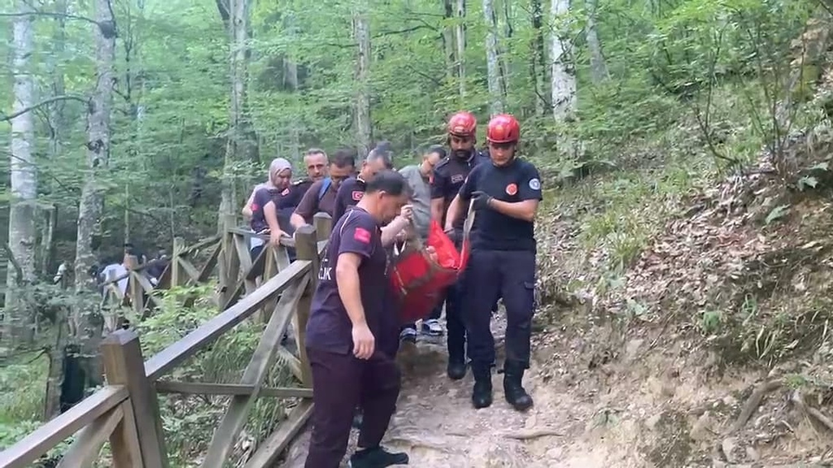 Oylat Şelalesi\'nde Düşen Kadın Yaralandı