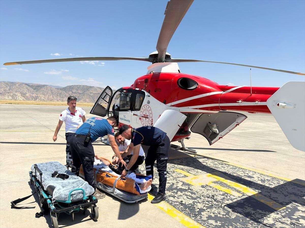 Şırnak\'ta Trafik Kazası: Yaralı Hastaneye Helikopterle Nakledildi