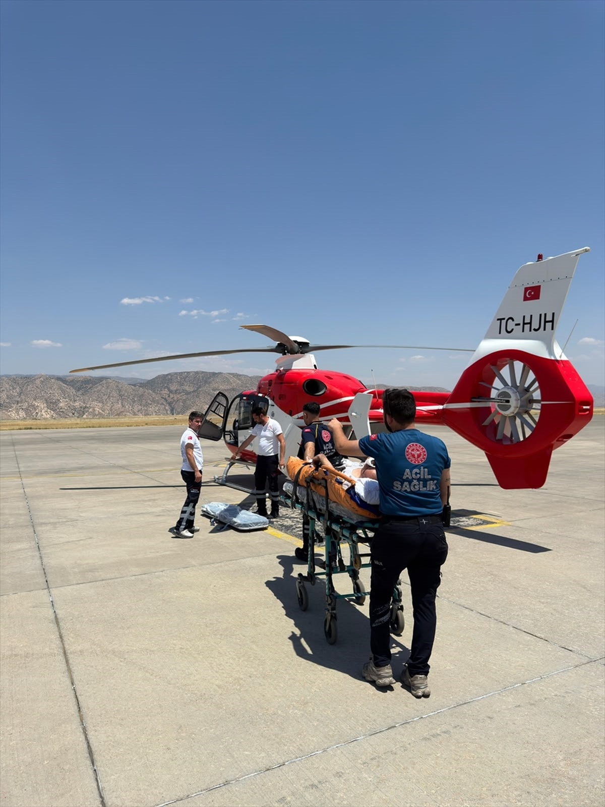 Şırnak'tan Urfa'ya Helikopterle Hasta Nakli