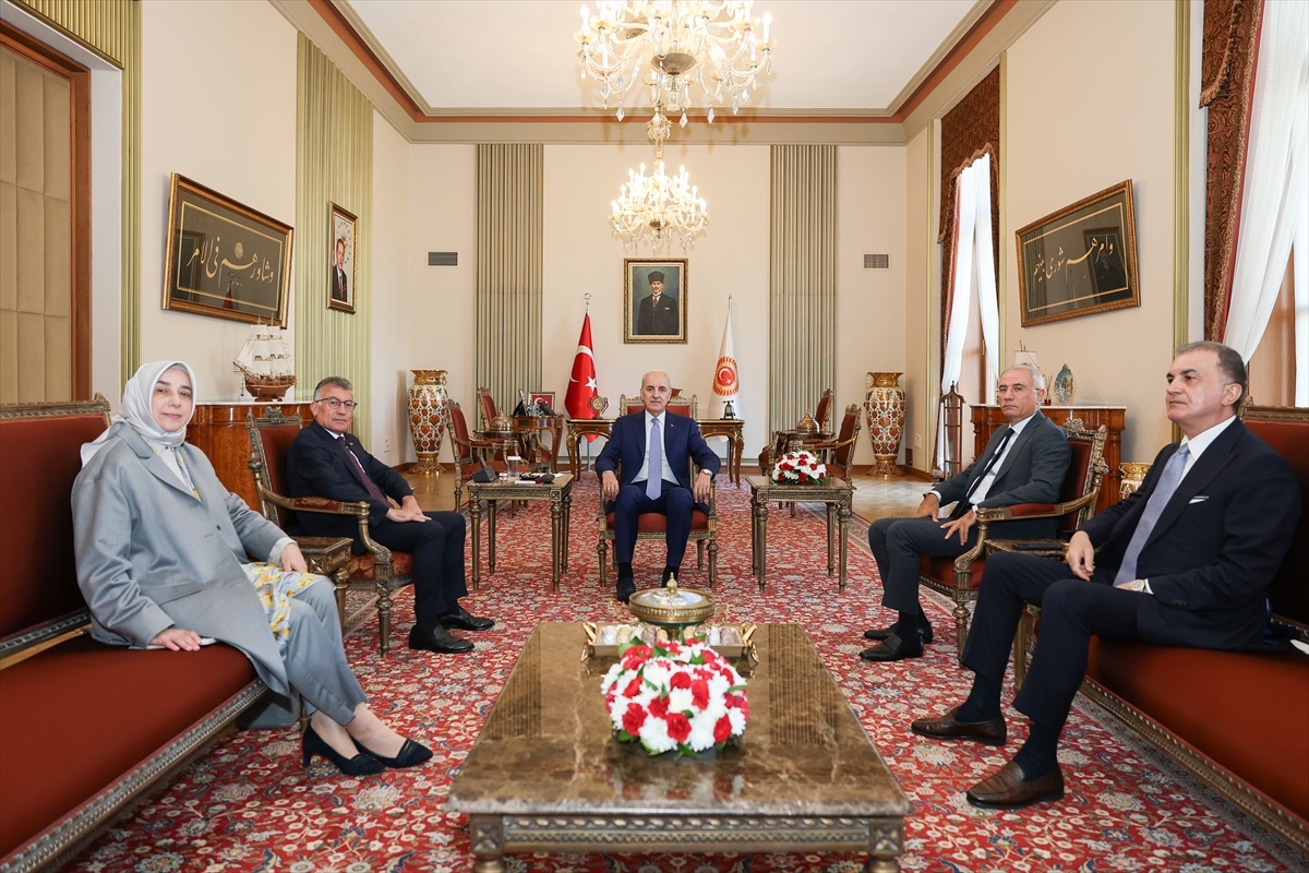 Kurtulmuş ve AK Parti Heyeti Görüştü