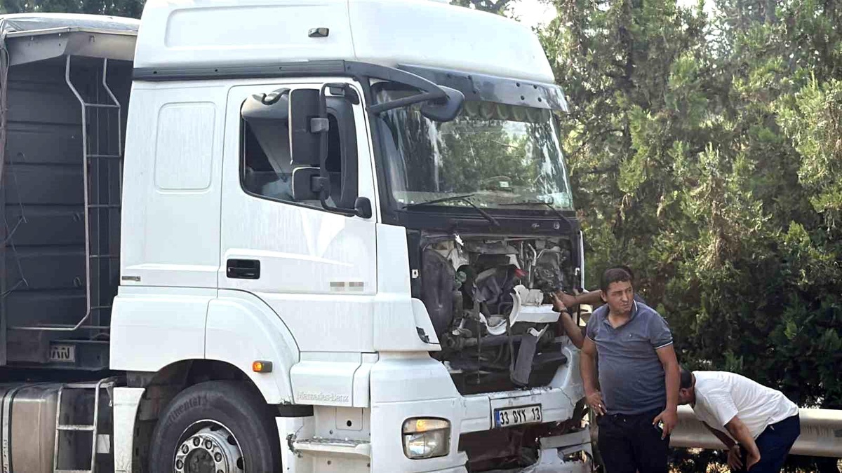 Mersin\'de Tır Kazası: Anne ve Oğul Hayatını Kaybetti