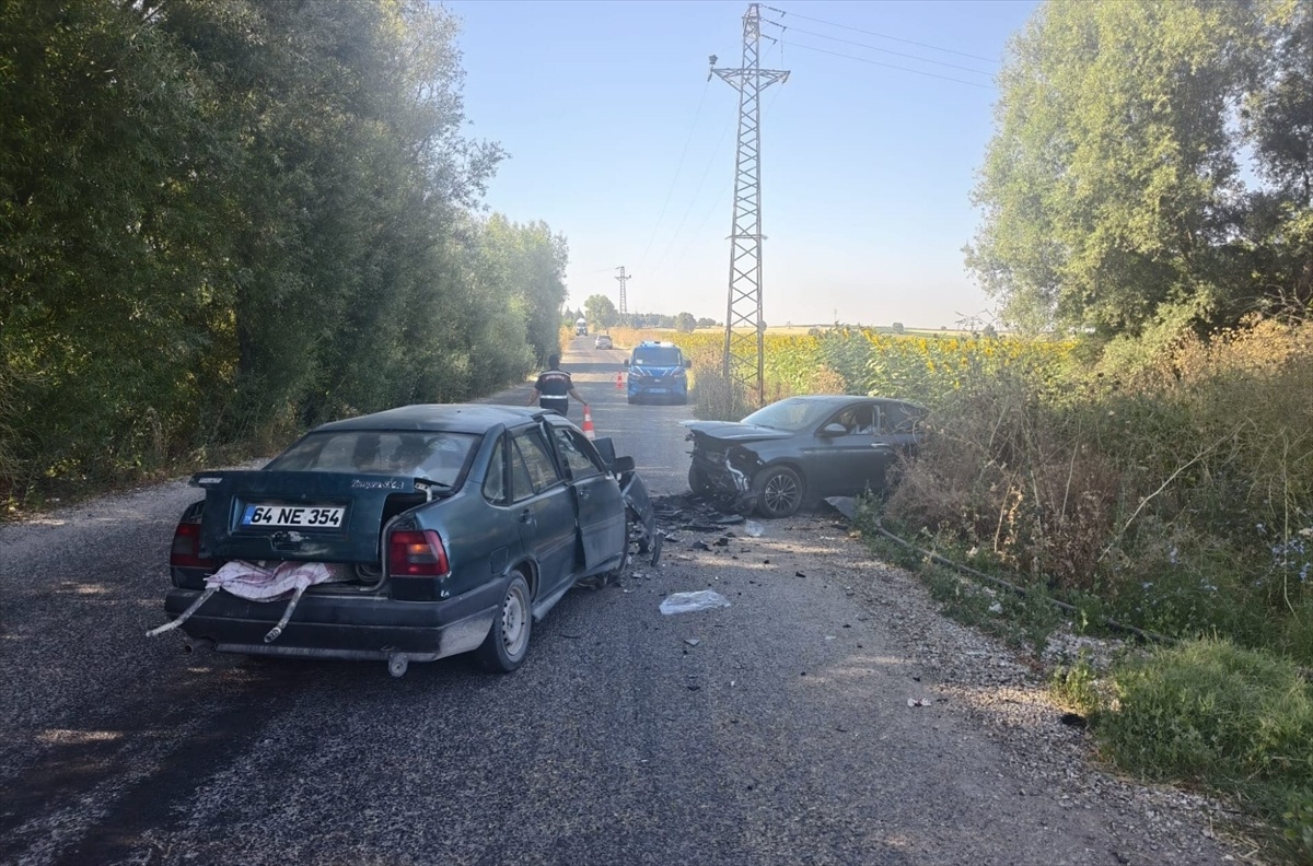 Uşak\'ta Trafik Kazası: 4 Yaralı