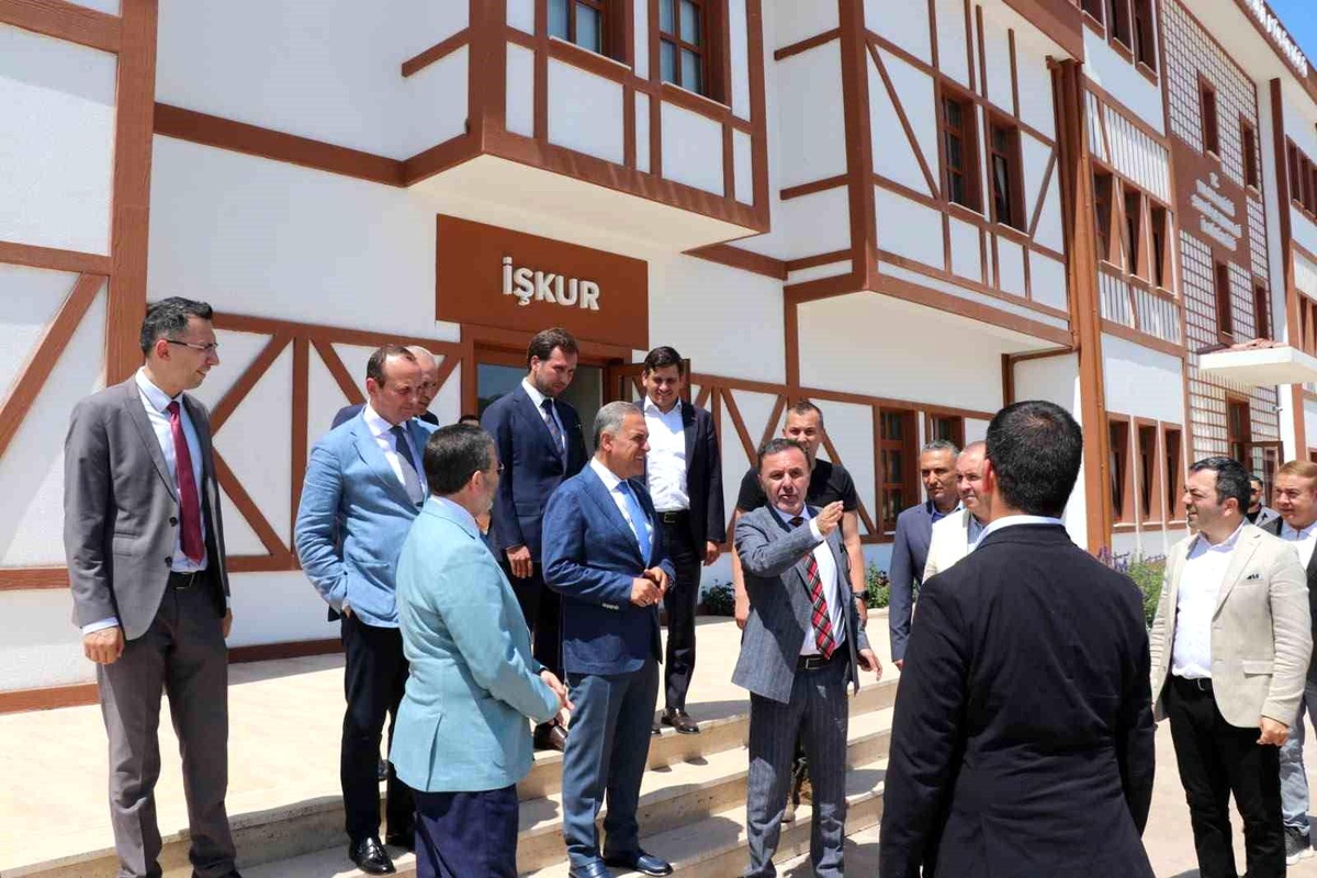 Yalova Valisi OSB\'yi Ziyaret Etti