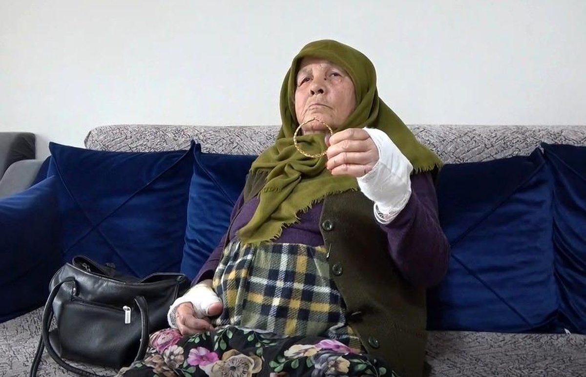 Yaşlı kadına bıçakla gasp