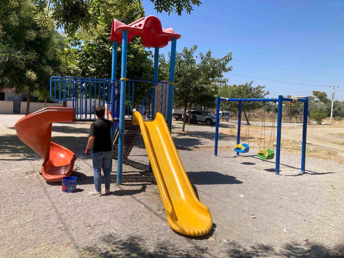 Yunusemre\'de parklar çocuklar için yenileniyor
