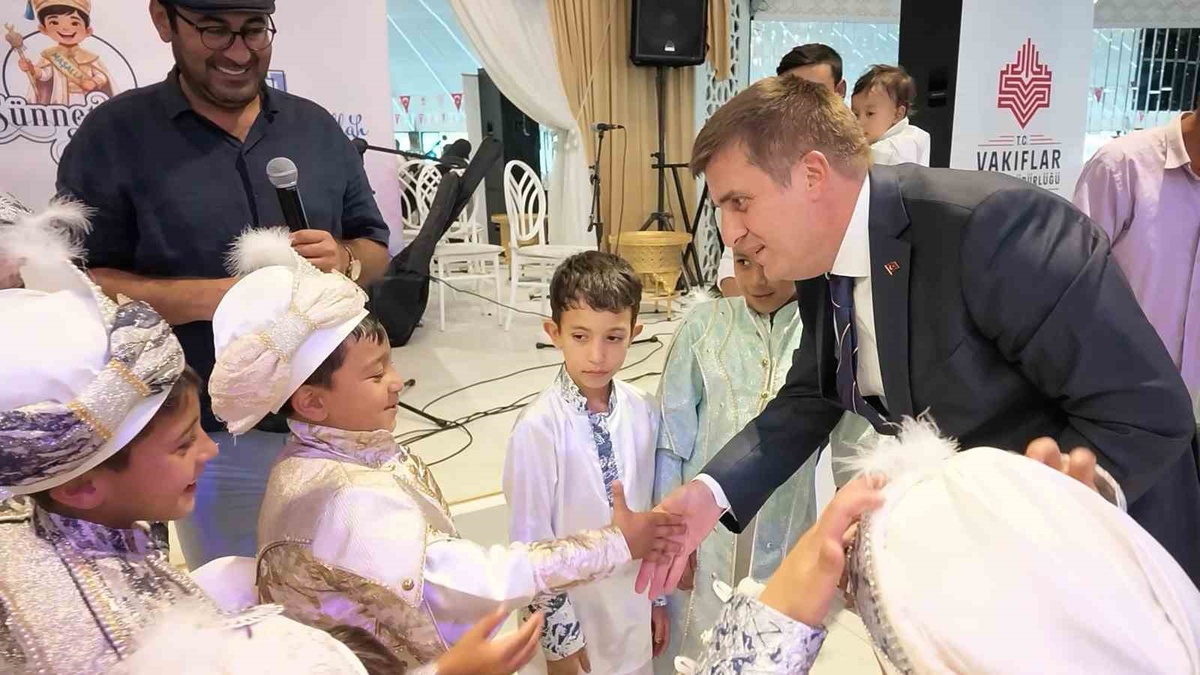 41 çocuğa unutulmaz sünnet şöleni: tekne turu yapıp, klasik araçlarla şehir turuna çıktılar