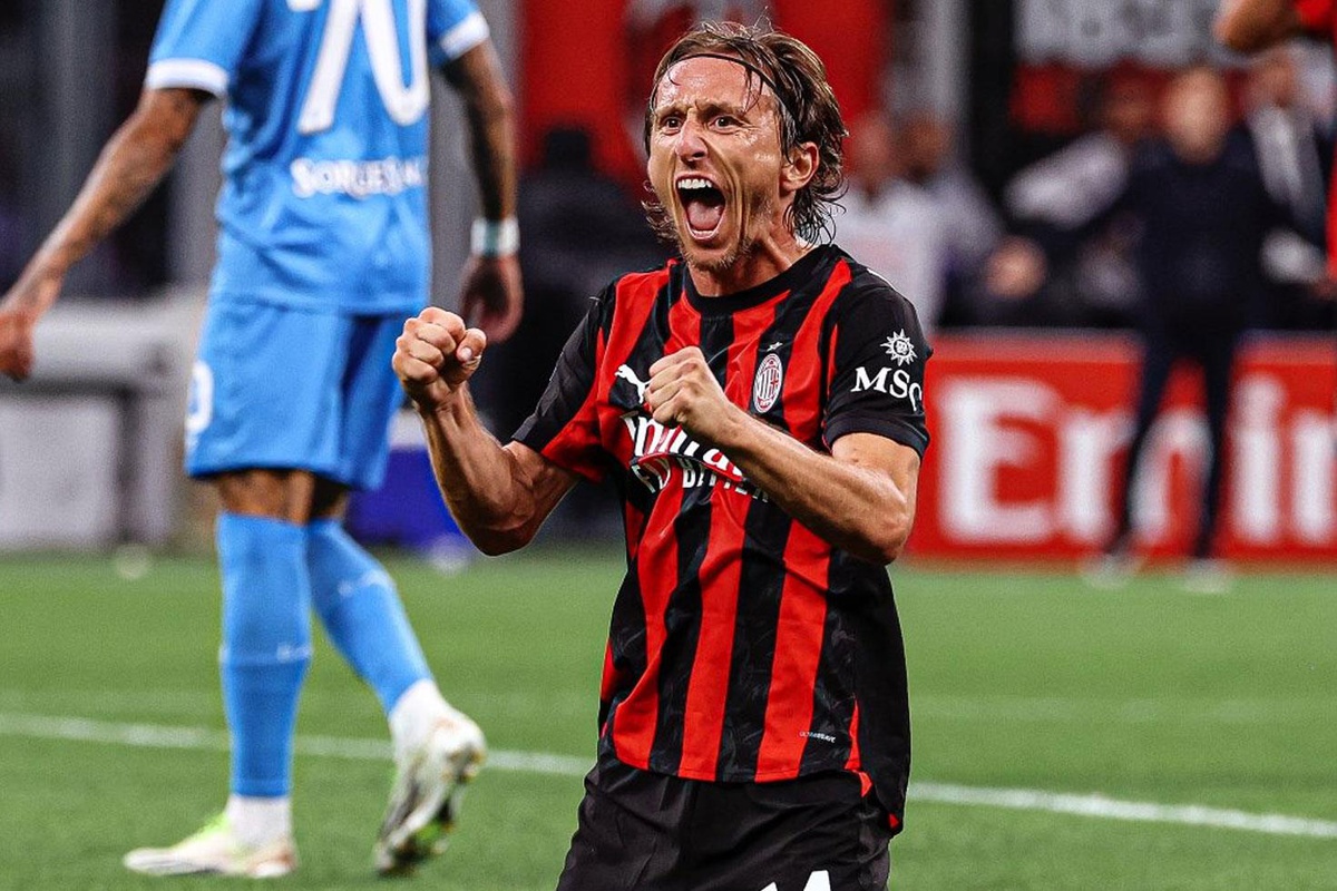 41 yaşındaki Modric\'ten bir yeni imza daha