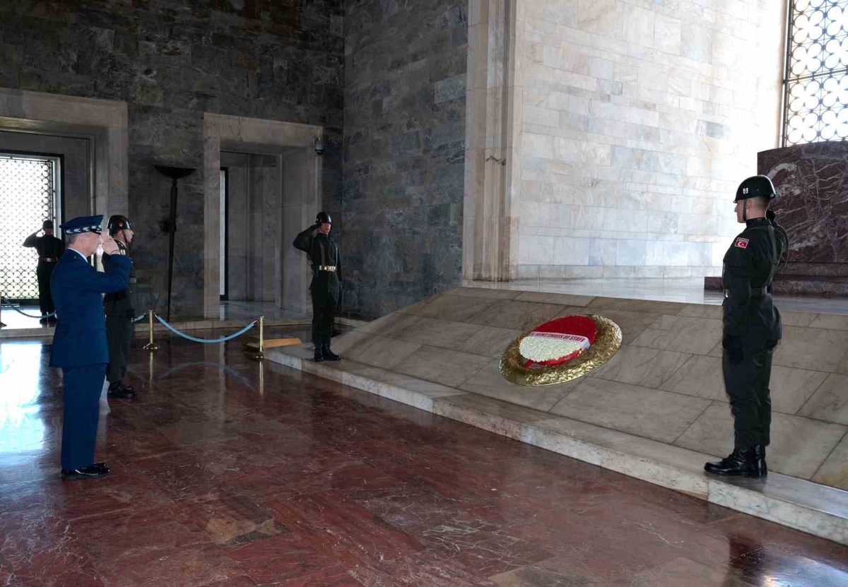 ABD Genelkurmay Başkanı\'ndan Anıtkabir ziyareti! İşte Özel Defter\'e yazdığı not