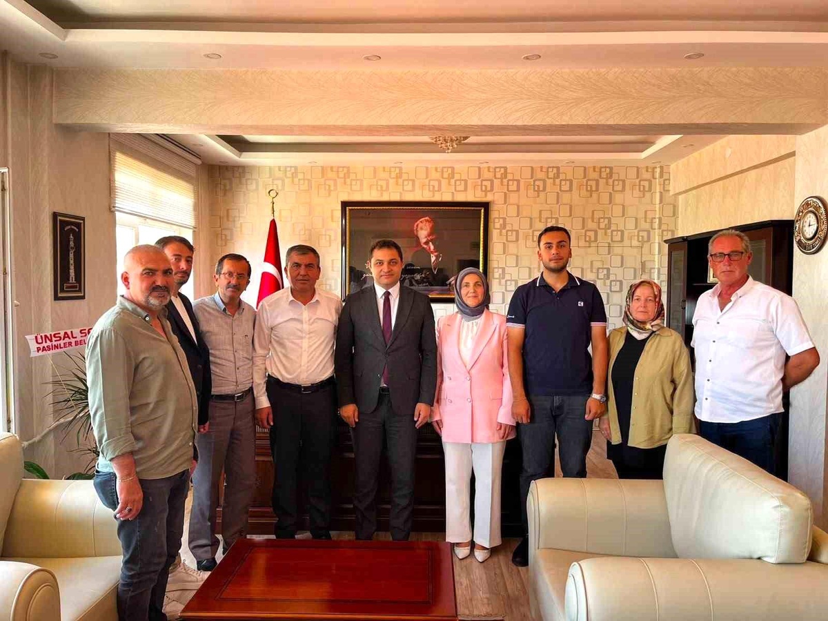 AK Parti\'den Kaymakam Temel\'e \'hayırlı olsun\' ziyareti