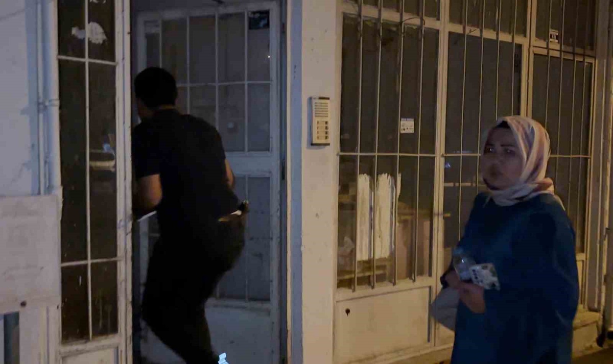 Hırsız Alarmı: Boş Apartman Didik Didik Arandı