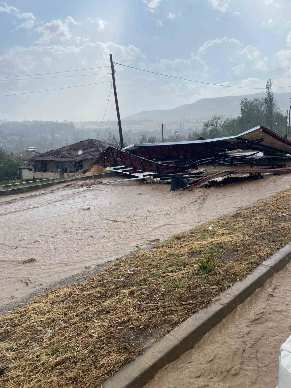 Taşova\'da Şiddetli Fırtına ve Dolu