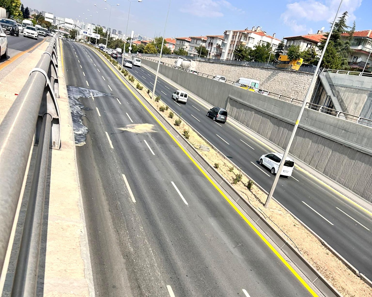 Ankara\'da kontrolünü kaybeden motosikletli hayatını kaybetti
