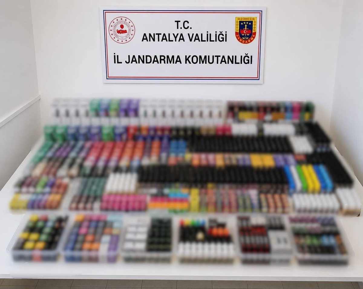 Alanya\'da Kaçak Elektronik Sigara Operasyonu
