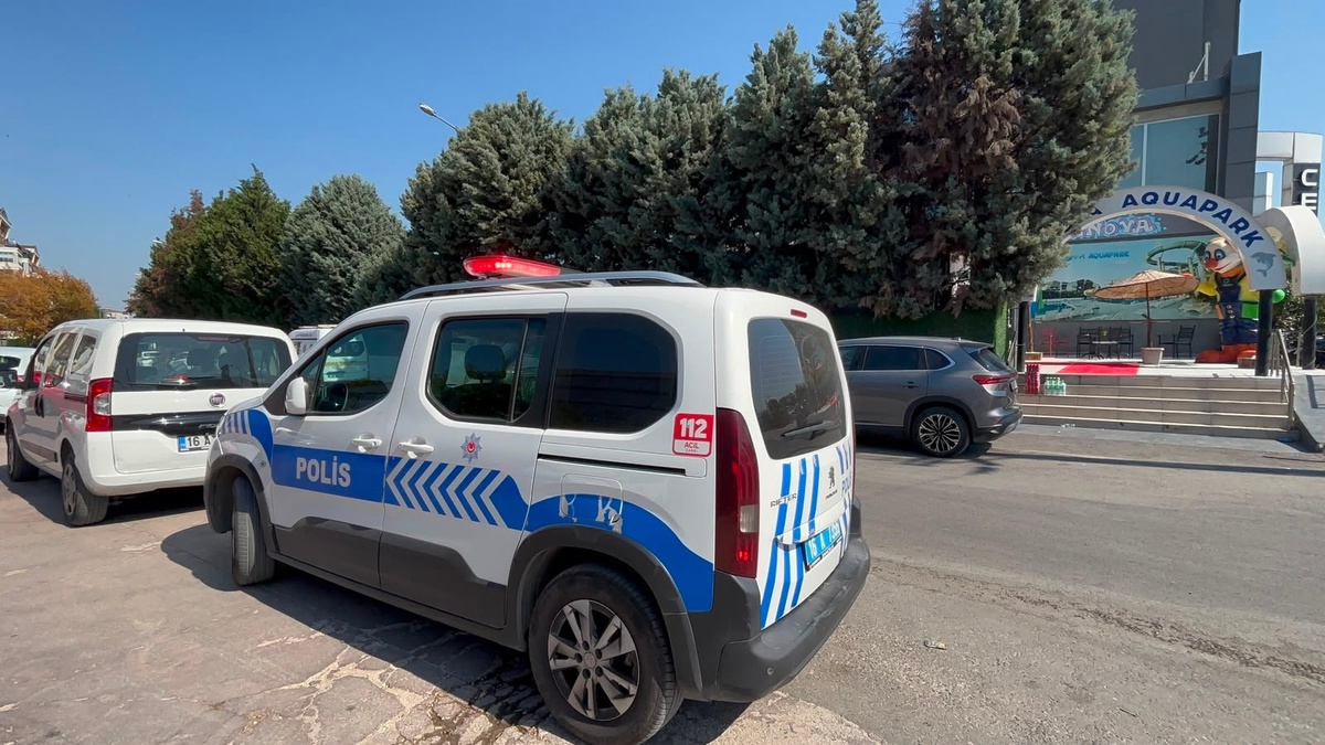 Aquaparkta Düşen Görevli Ağır Yaralı