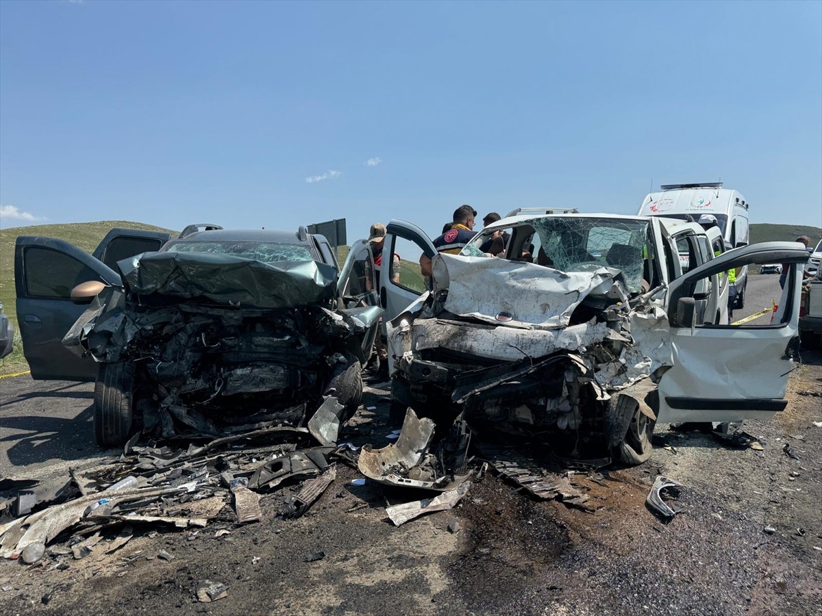 Ardahan\'da Trafik Kazası: 3 Ölü, 3 Yaralı