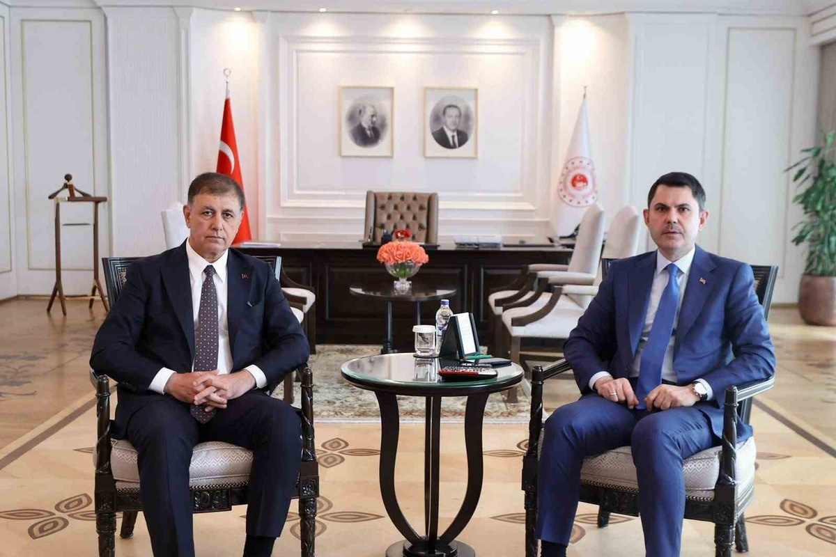 Bakan kurum, izmir büyükşehir belediye başkanı tugay’ı kabul etti