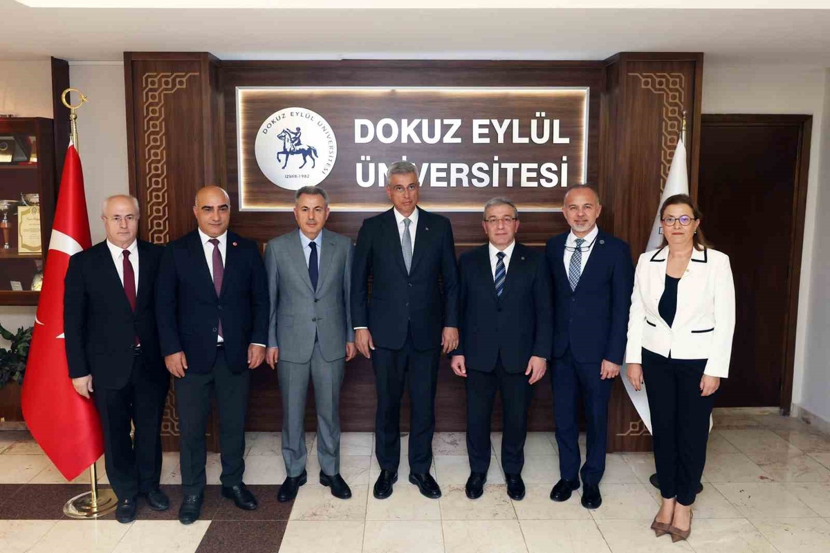 Bakan Memişoğlu DEÜ\'de Bilimsel Çalışmaları İnceledi