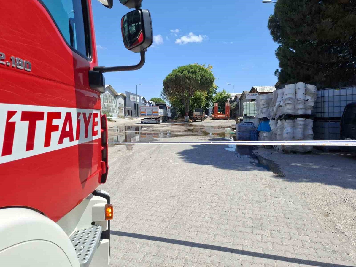 Balıkesir\'de Kimyasal Sızıntı: 3 Kişi Hastaneye Kaldırıldı