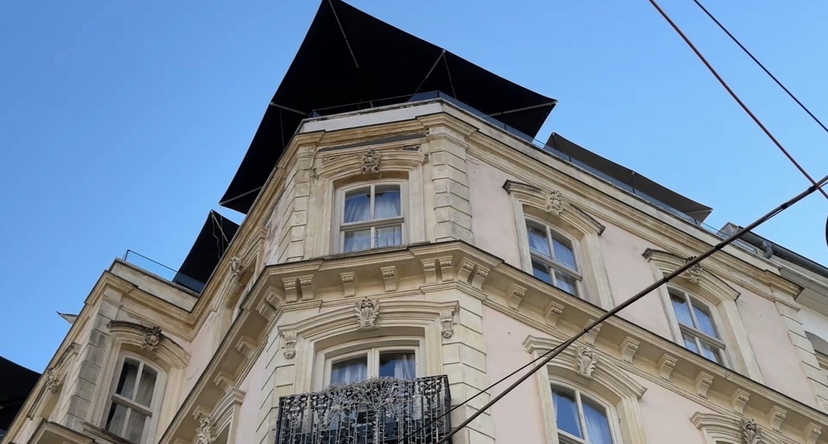 Beyoğlu\'nda Şüpheli Ölüm: Aşçı Terastan Düştü