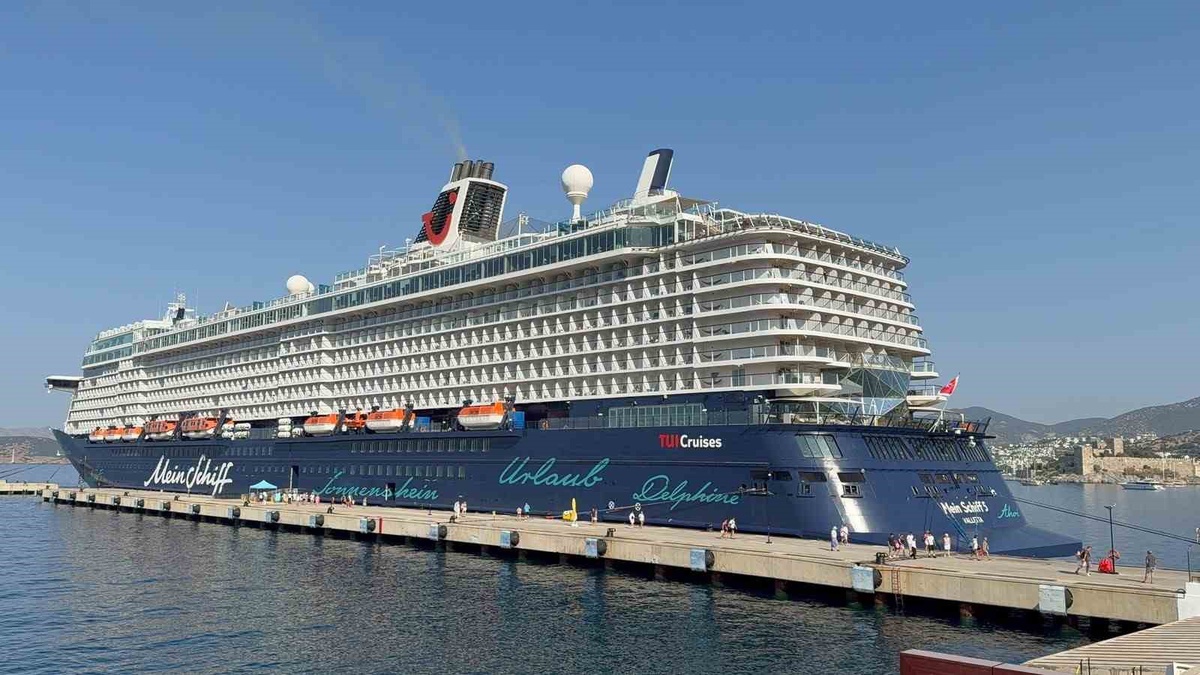 Bodrum\'a 620 Milyon Dolarlık Yolcu Gemisi Geldi