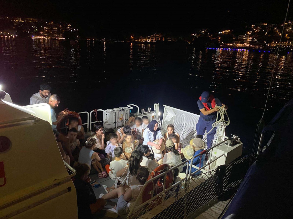 Bodrum\'da 40 kaçak göçmen ve 2 kaçakçı yakalandı