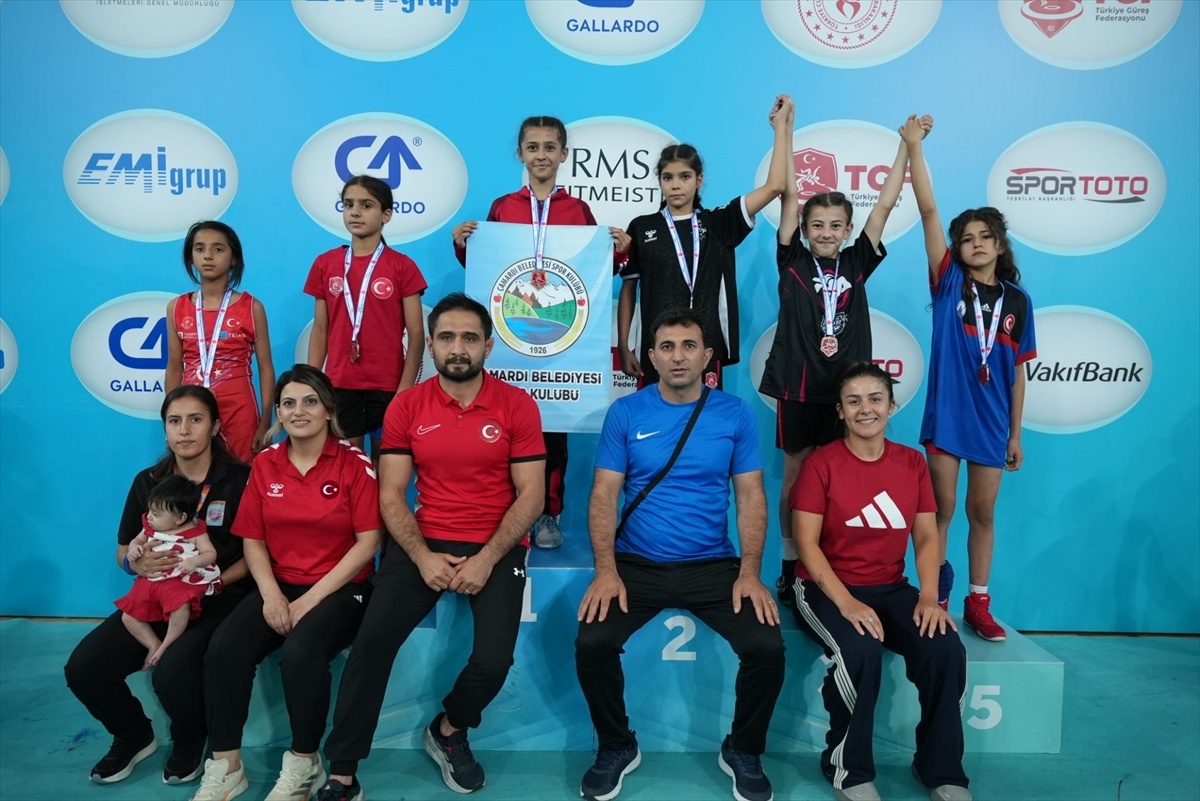 Çamardı Belediyesi Güreş Takımı Türkiye İkincisi