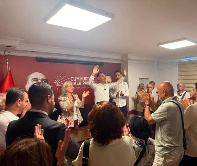 CHP'de Aydın il yönetimi ile İzmir'deki 7 ilçe örgütü toplu halde istifa etti