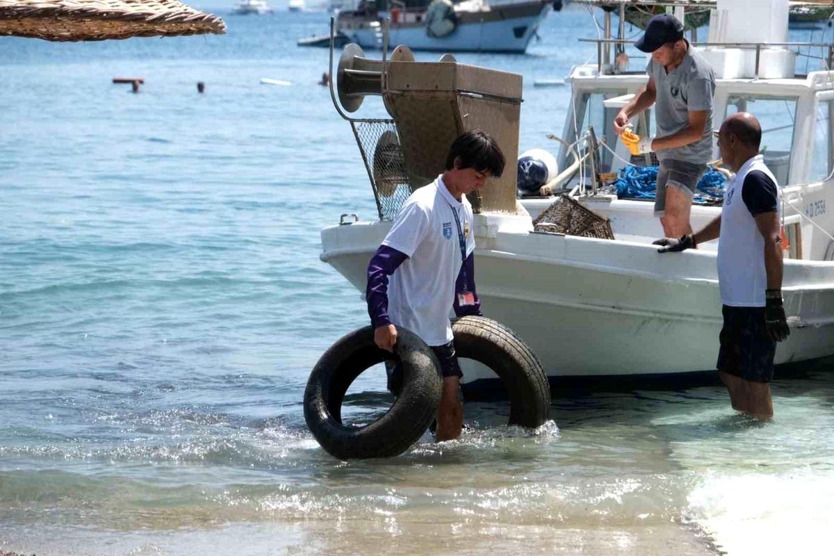 Deniz Dibi Temizliğinin 10. Etabı Türkbükü\'nde gerçekleştirildi