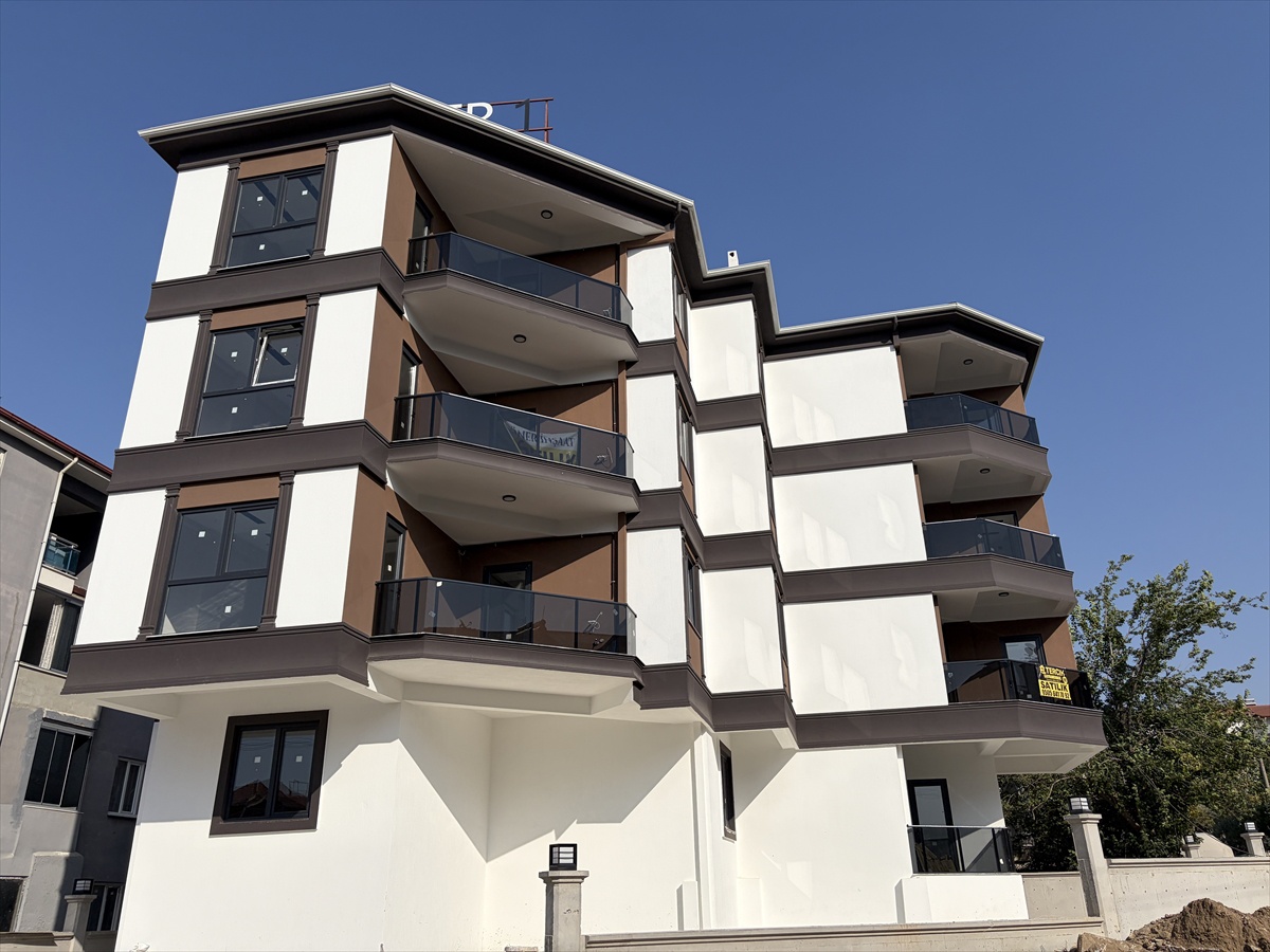 Balkondan Düşen 9 Yaşındaki Çocuk Yaralandı