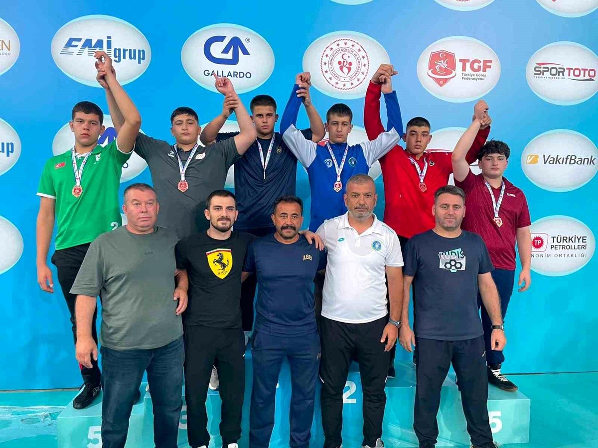 Düzce Sporcuları Güreş Şampiyonası\'nda Başarı Elde Etti