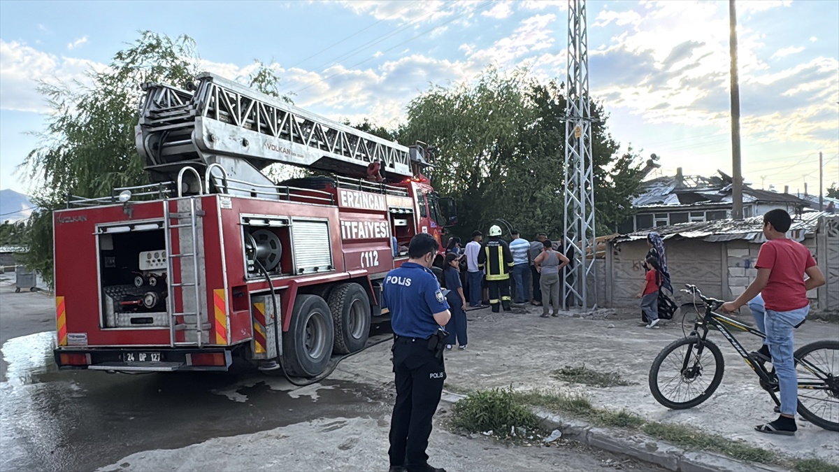Erzincan\'da Ev Yangını Kontrol Altına Alındı