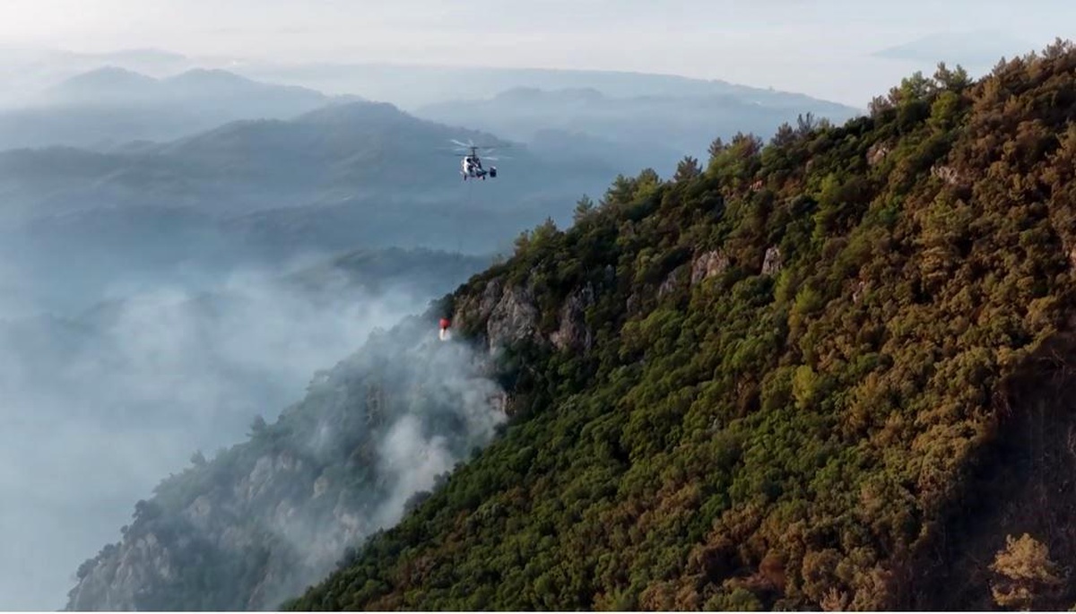 Fethiye\'de ekiplerin orman yangını ile ilgili mücadelesi sürüyor
