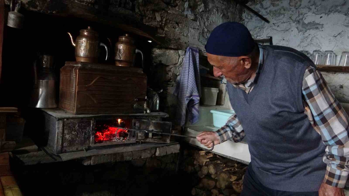 Kahvehane, geçmişin izlerini yaşatıyor