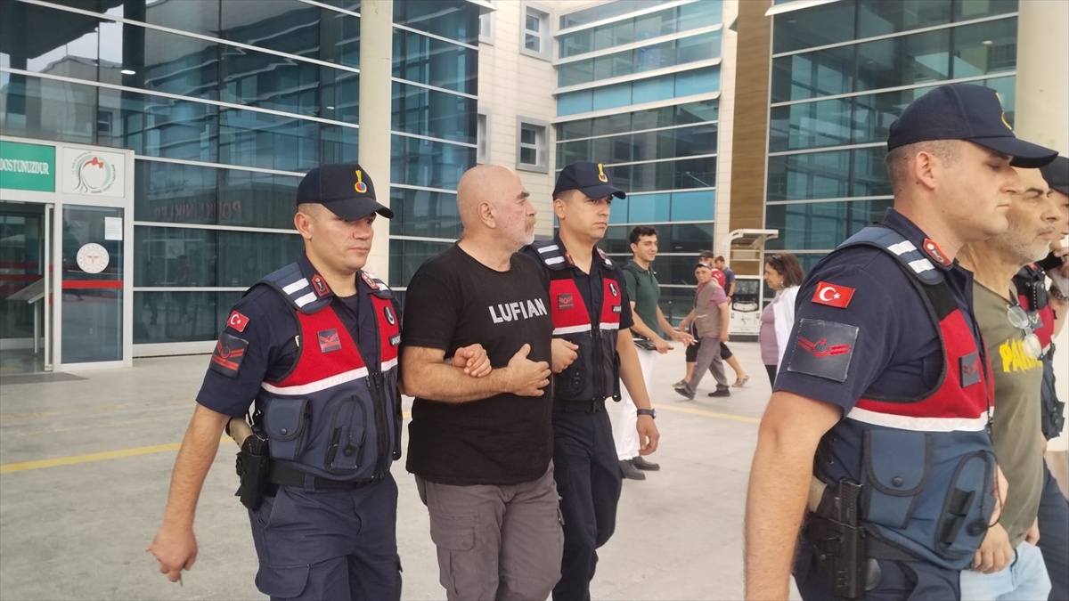 Ezel Akay Serbest, Kardeşi Tutuklandı