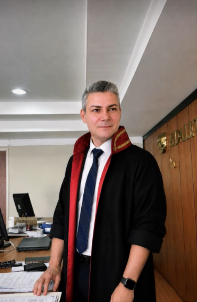 <a class='keyword-sd' href='/hakim/' title='Hakim'>Hakim</a> kılığında milyonluk vurgun! Eşi bile gerçeği bilmiyormuş