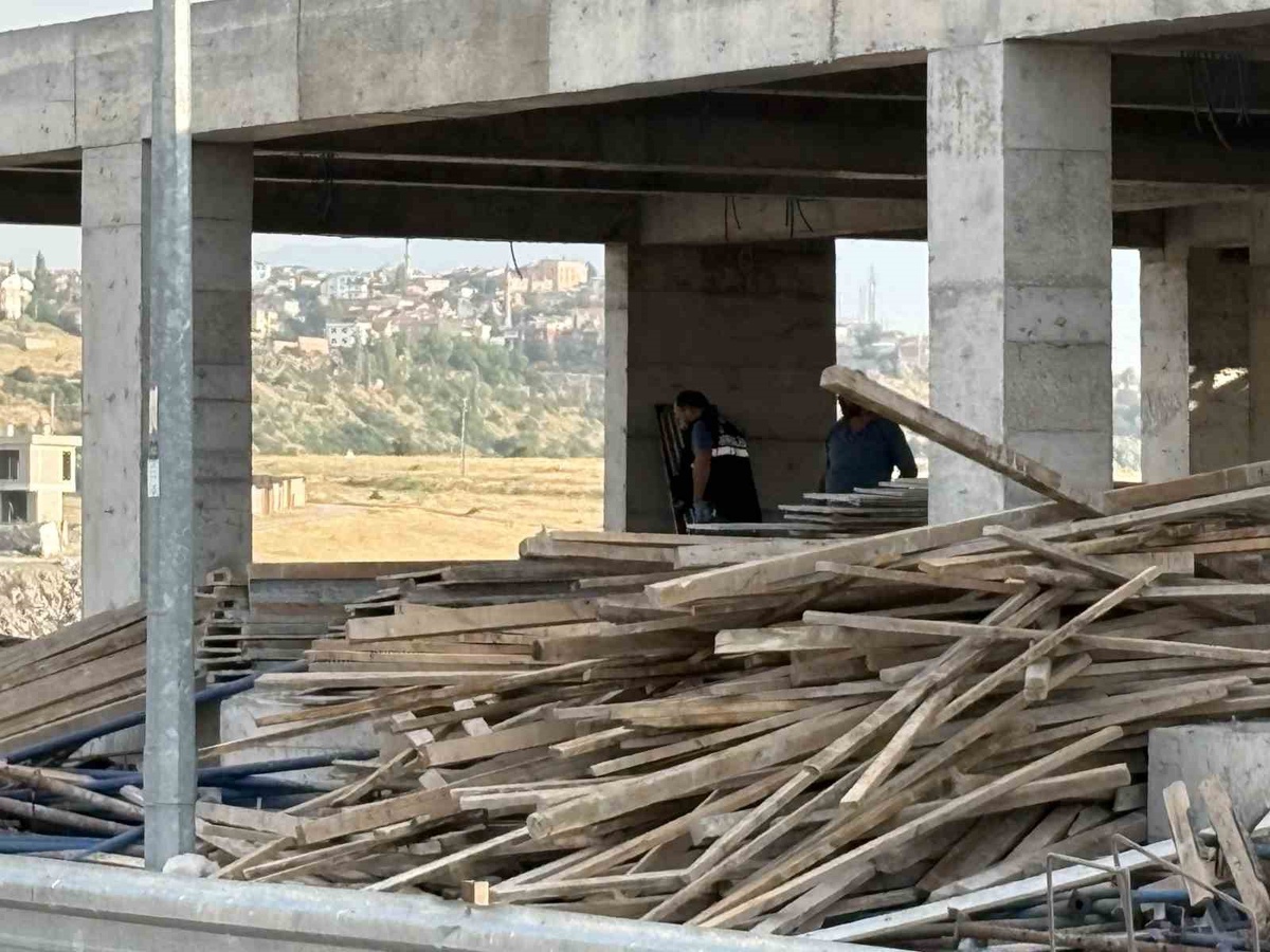 Kayseri\'de İnşaatta İşçi Yaralandı