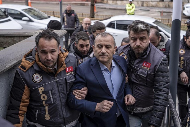 Yazışmalar ortaya çıktı! Tuncay Sonel istedi, polis paketleyip götürdü