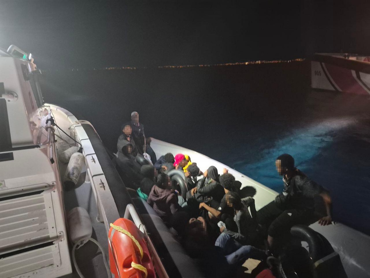 Dikili\'de 14 düzensiz göçmen yakalandı