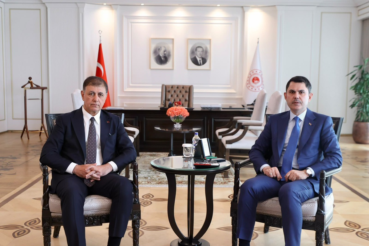 Cemil tugay ile bakan kurum\'dan izmir\'de kentsel dönüşüm görüşmesi